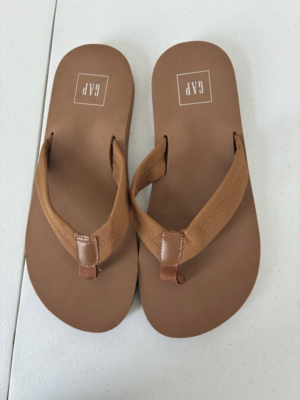 GAP Tan/Brown Web-Strap Flip Flops